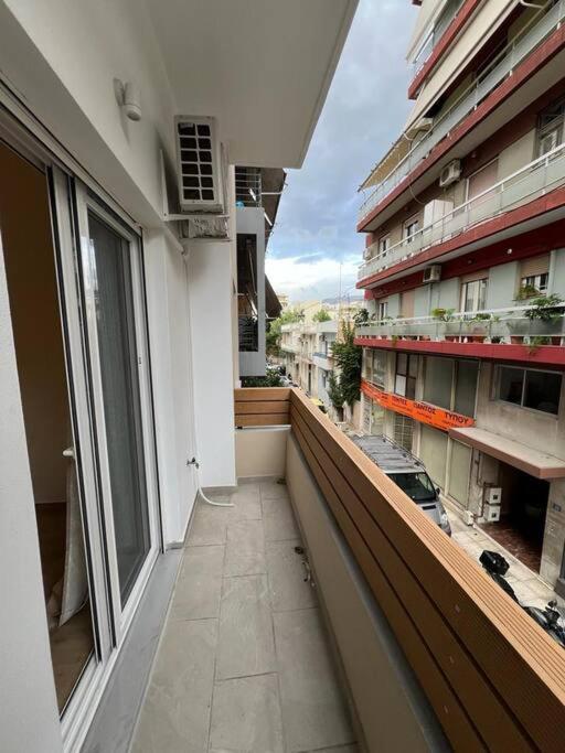 Cozy New Apartment Nearby Metro アテネ エクステリア 写真
