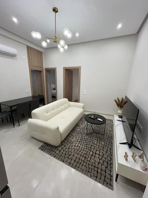 Cozy New Apartment Nearby Metro アテネ エクステリア 写真
