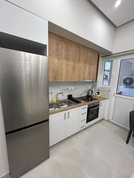 Cozy New Apartment Nearby Metro アテネ エクステリア 写真