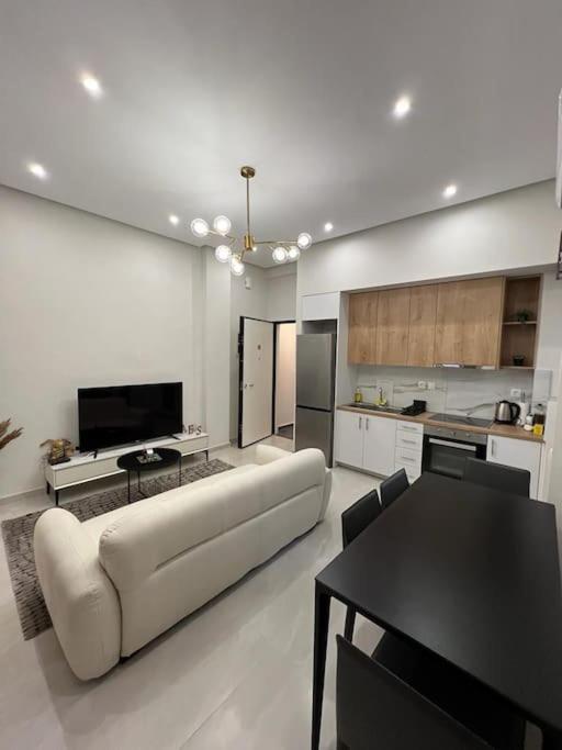 Cozy New Apartment Nearby Metro アテネ エクステリア 写真