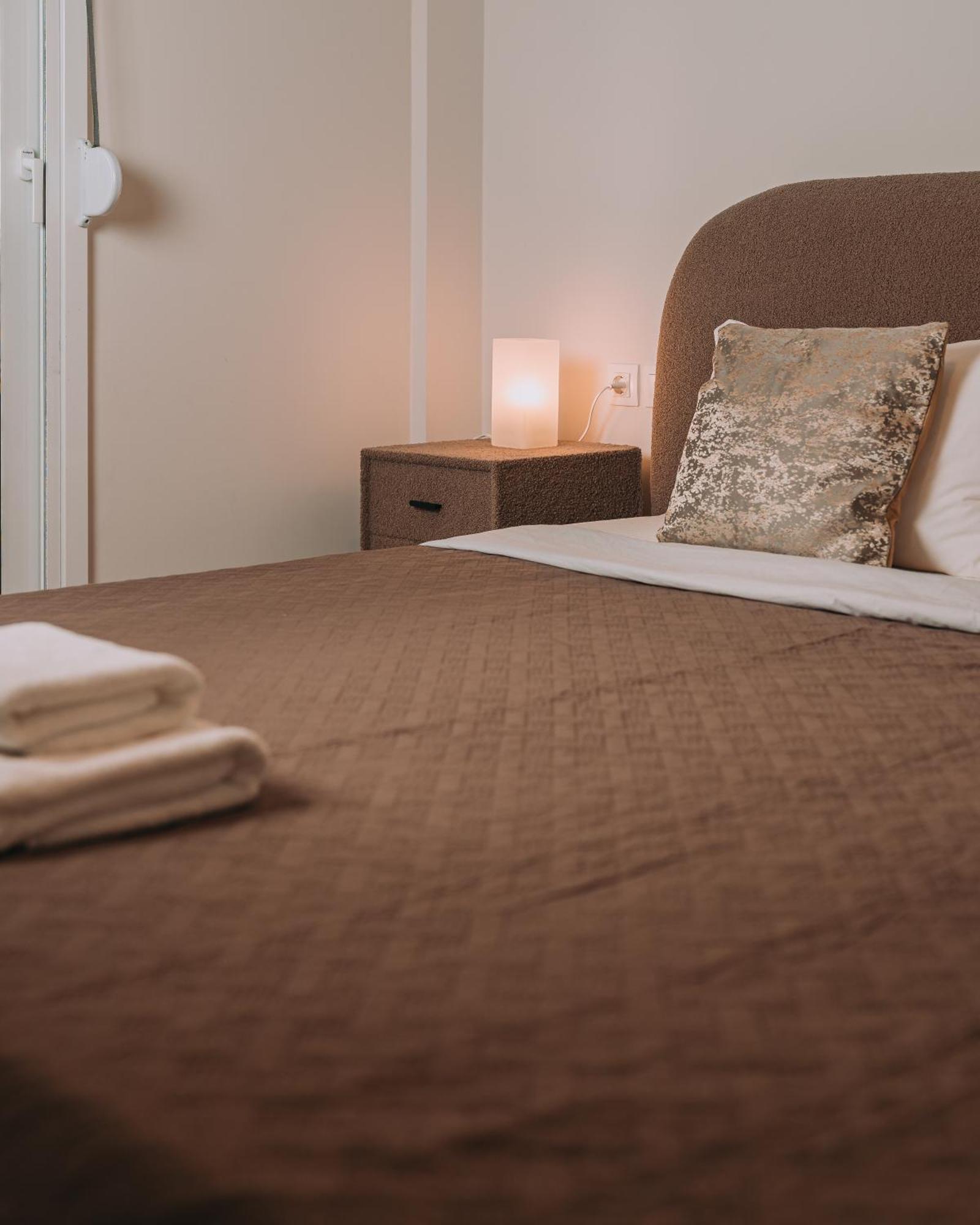 Cozy New Apartment Nearby Metro アテネ エクステリア 写真