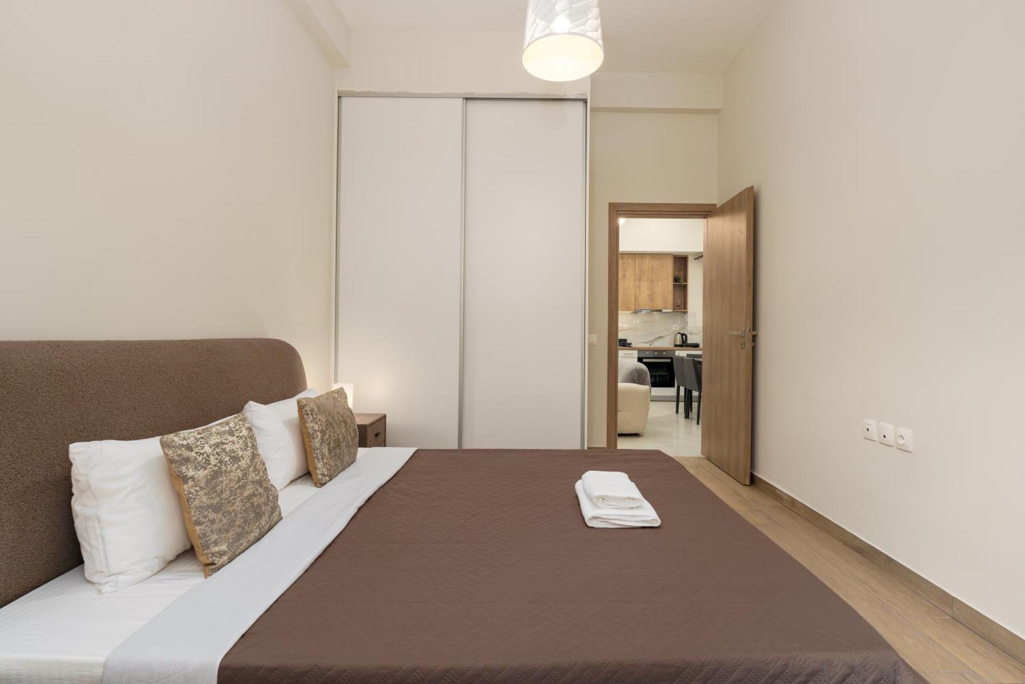 Cozy New Apartment Nearby Metro アテネ エクステリア 写真